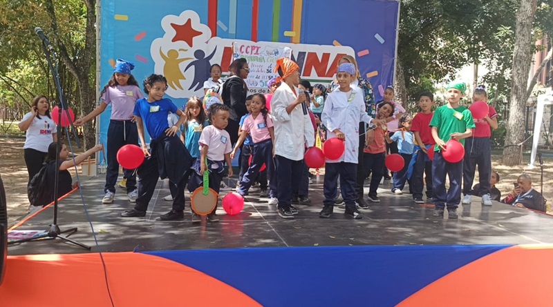 Más de 200 niños celebran sus derechos con arte y deporte